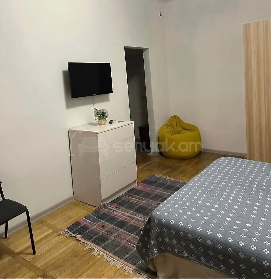 1 Սենյականոց Բնակարան Քարե Շենքում, 36քմ, 2/5 հարկ, Կապիտալ Վերանորոգված