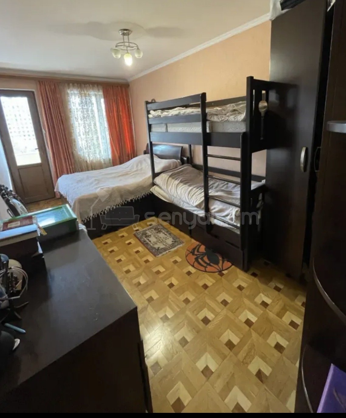 4 Սենյականոց Բնակարան Քարե Շենքում, 105քմ, 4/5 հարկ, Կապիտալ Վերանորոգված