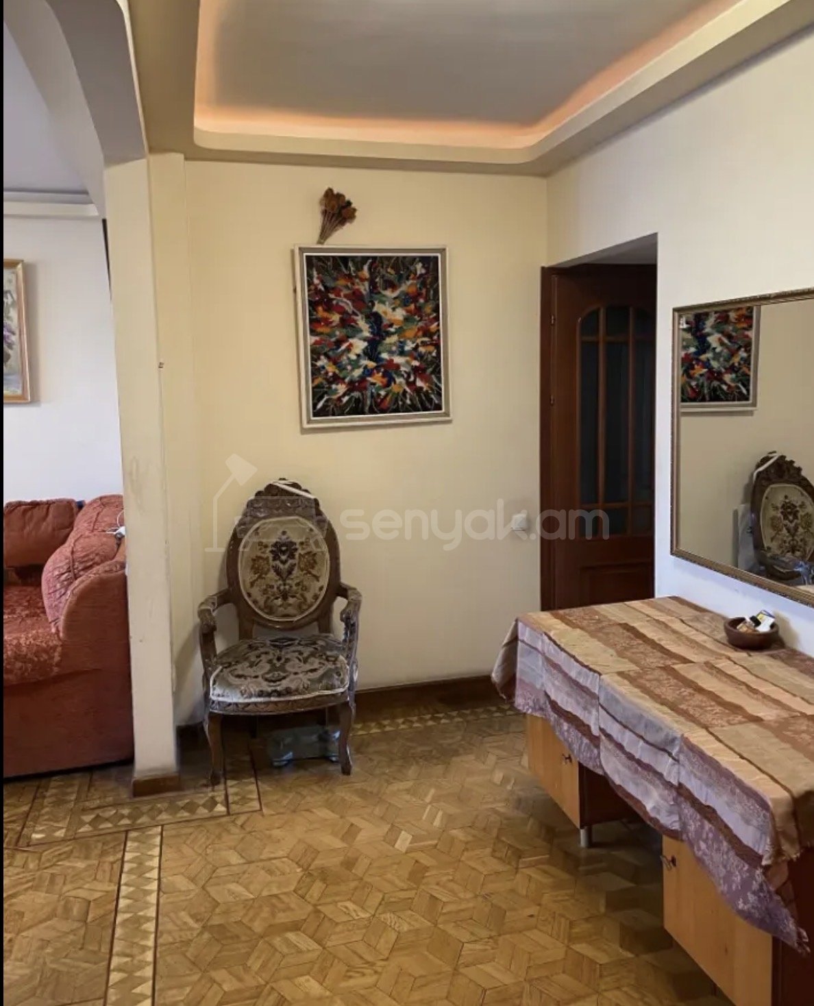 4 Սենյականոց Բնակարան Քարե Շենքում, 105քմ, 4/5 հարկ, Կապիտալ Վերանորոգված