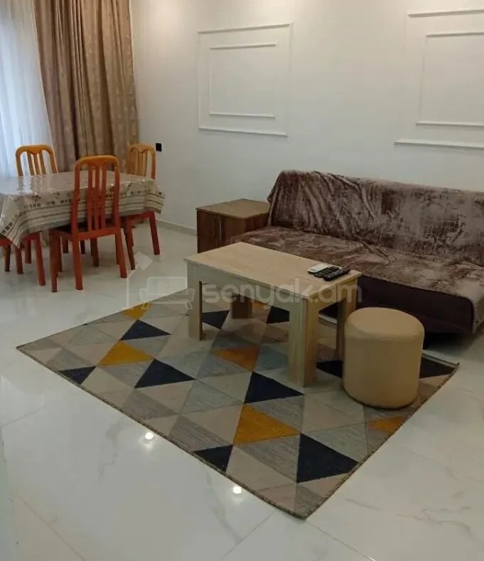 3 Սենյականոց Բնակարան Քարե Շենքում, 78քմ, 4/5 հարկ, Դիզայներական Վերանորոգված