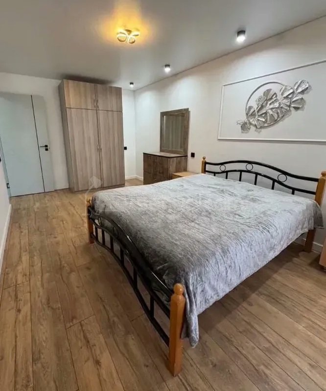 3 Սենյականոց Բնակարան Քարե Շենքում, 78քմ, 4/5 հարկ, Դիզայներական Վերանորոգված