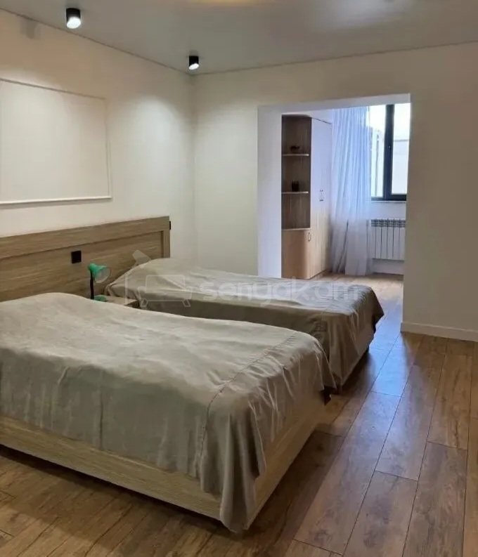 3 Սենյականոց Բնակարան Քարե Շենքում, 78քմ, 4/5 հարկ, Դիզայներական Վերանորոգված