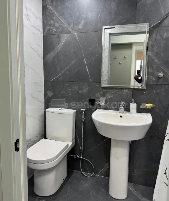 3 Սենյականոց Բնակարան Քարե Շենքում, 78քմ, 4/5 հարկ, Դիզայներական Վերանորոգված