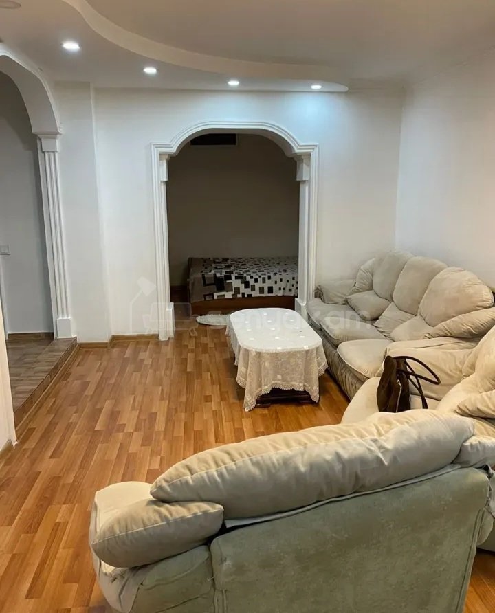 2 Սենյականոց Բնակարան Քարե Շենքում, 70քմ, 4/5 հարկ, Կապիտալ Վերանորոգված, Կահավորված