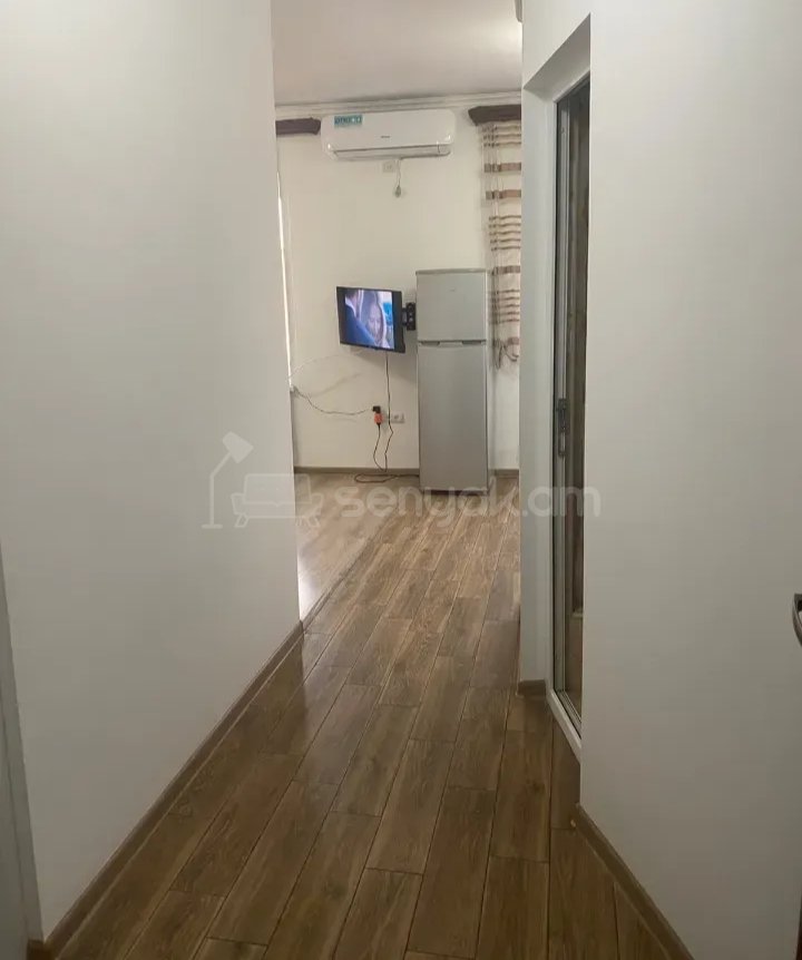 2 Սենյականոց Բնակարան Քարե Շենքում, 52քմ, 3/5 հարկ, Նորմալ Վիճակում, Կահավորված