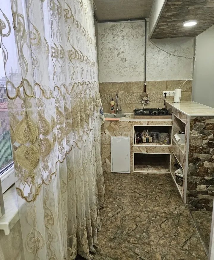3 Սենյականոց Բնակարան Քարե Շենքում, 61քմ, 3/5 հարկ, Նորմալ Վիճակում, Կահավորված