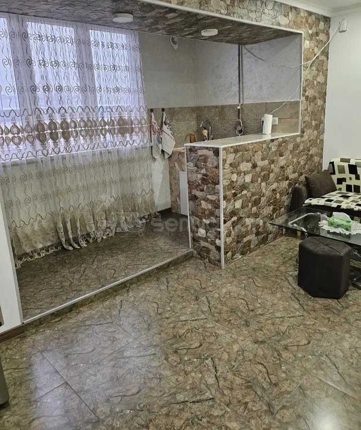 3 Սենյականոց Բնակարան Քարե Շենքում, 61քմ, 3/5 հարկ, Նորմալ Վիճակում, Կահավորված