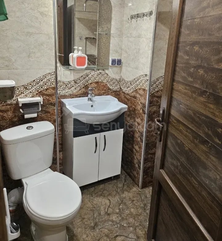 3 Սենյականոց Բնակարան Քարե Շենքում, 61քմ, 3/5 հարկ, Նորմալ Վիճակում, Կահավորված