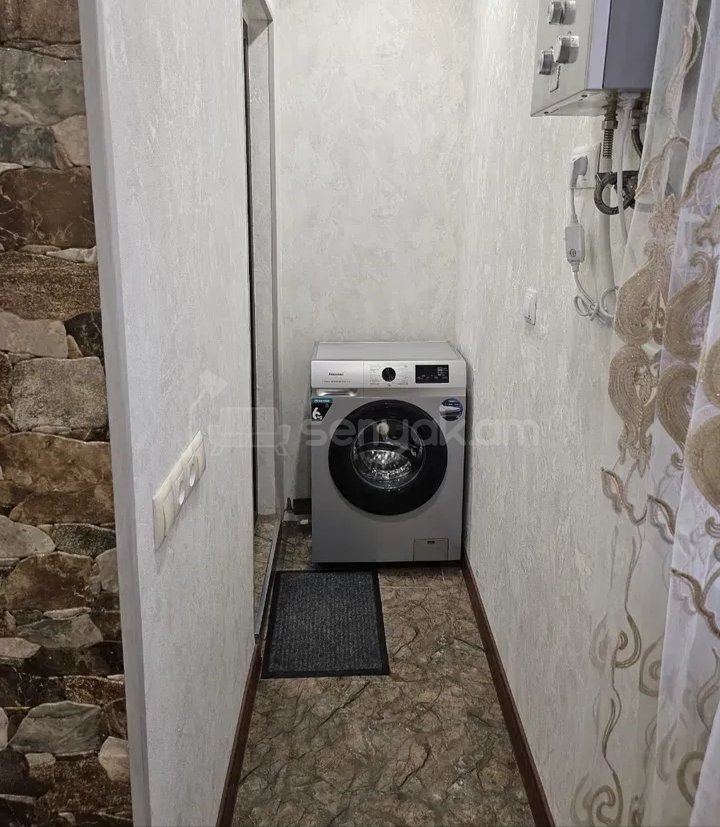 3 Սենյականոց Բնակարան Քարե Շենքում, 61քմ, 3/5 հարկ, Նորմալ Վիճակում, Կահավորված