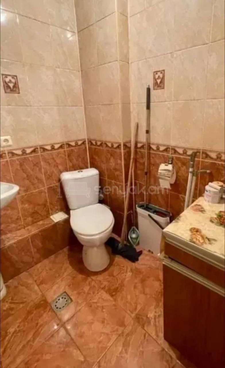 4 Սենյականոց Բնակարան Քարե Շենքում, 82քմ, 2/5 հարկ, Կապիտալ Վերանորոգված