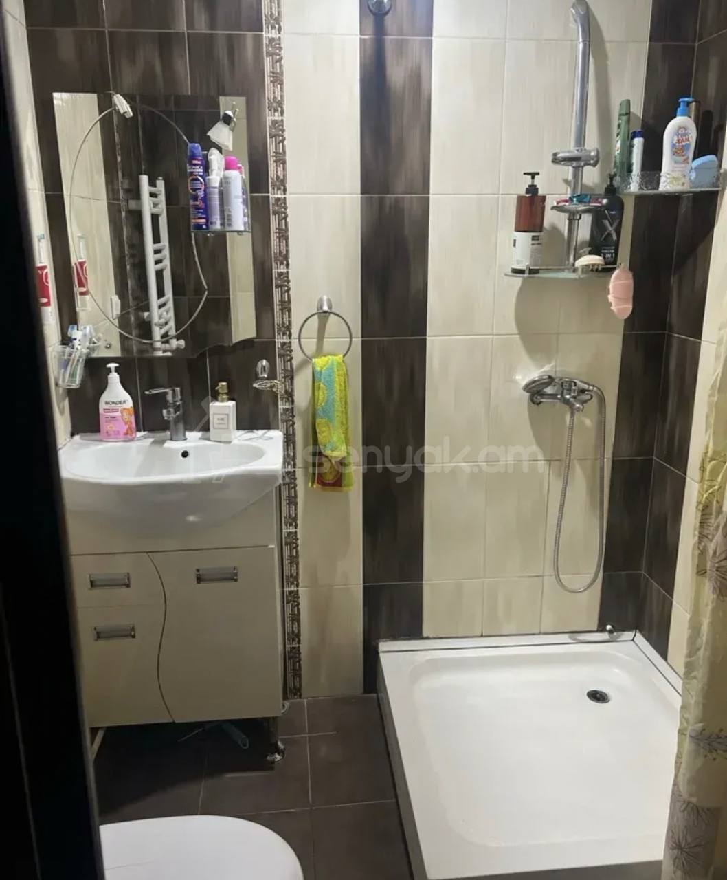 3 Սենյականոց Բնակարան Քարե Շենքում, 76քմ, 5/5 հարկ, Կապիտալ Վերանորոգված