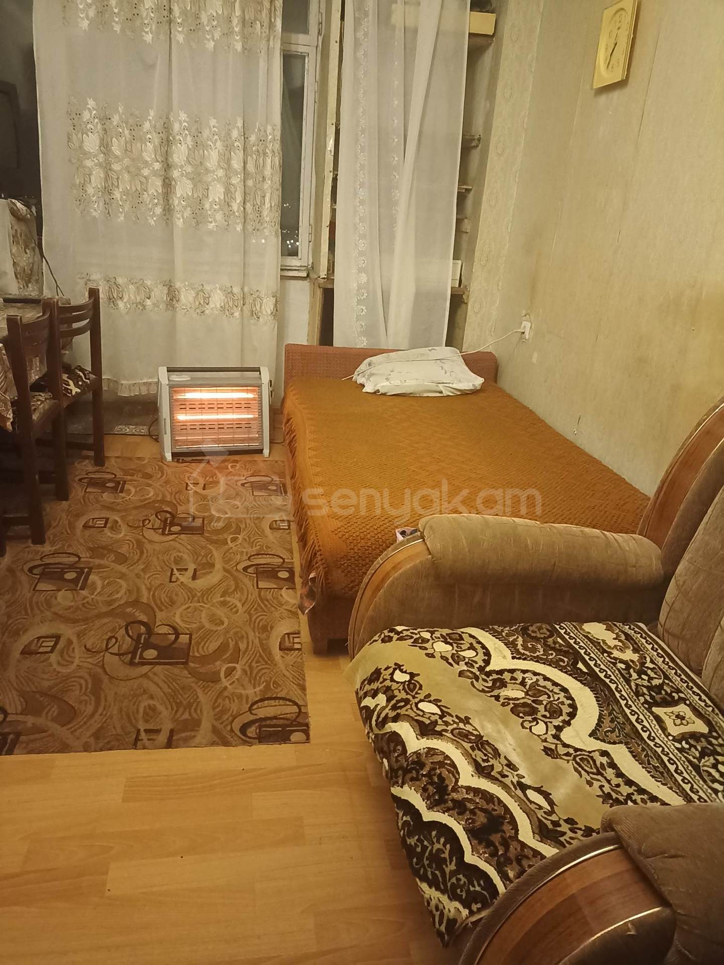 1 Սենյականոց Բնակարան Քարե Շենքում, 17քմ, 6/8 հարկ, Պետական Վիճակում, Մասամբ Կահավորված