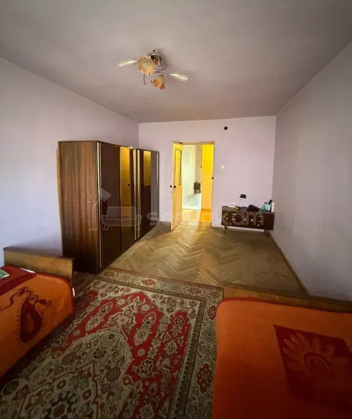 3 Սենյականոց Բնակարան Քարե Շենքում, 71քմ, 4/4 հարկ, Նորմալ Վիճակում