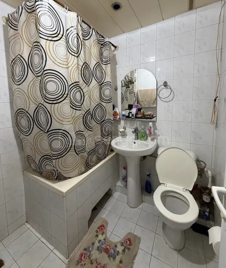 3 Սենյականոց Բնակարան Քարե Շենքում, 71քմ, 4/4 հարկ, Նորմալ Վիճակում