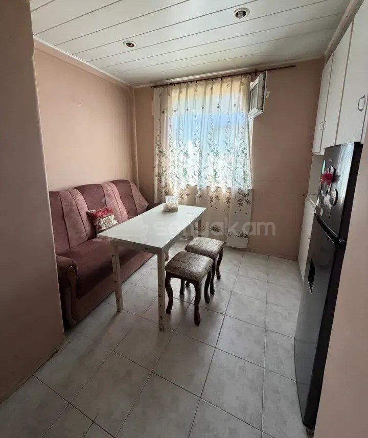 3 Սենյականոց Բնակարան Քարե Շենքում, 71քմ, 4/4 հարկ, Նորմալ Վիճակում