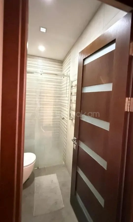 3 Սենյականոց Բնակարան Նորակառույցում, 90քմ, 13/19 հարկ, Կապիտալ Վերանորոգված