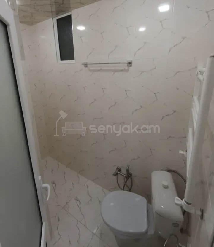 1 Սենյականոց Բնակարան Քարե Շենքում, 33քմ, 1/1 հարկ, Նորմալ Վիճակում, Կահավորված