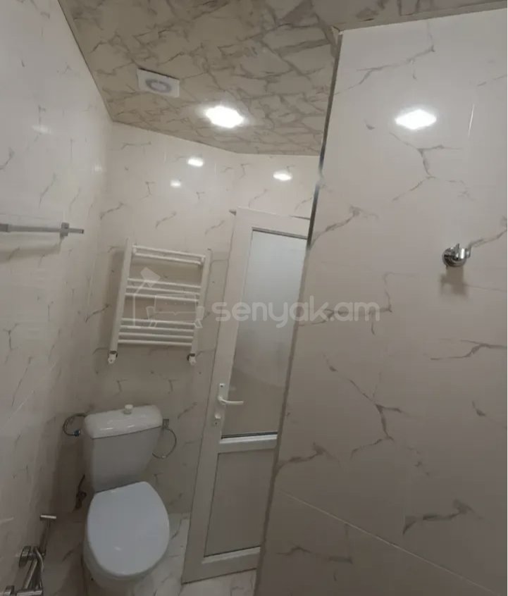 1 Սենյականոց Բնակարան Քարե Շենքում, 33քմ, 1/1 հարկ, Նորմալ Վիճակում, Կահավորված