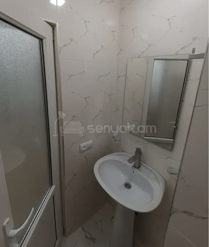 1 Սենյականոց Բնակարան Քարե Շենքում, 33քմ, 1/1 հարկ, Նորմալ Վիճակում, Կահավորված