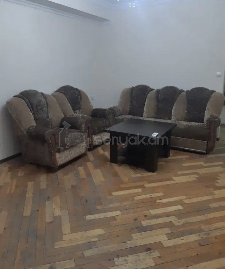 2 Սենյականոց Բնակարան Քարե Շենքում, 58քմ, 3/5 հարկ, Նորմալ Վիճակում, Կահավորված