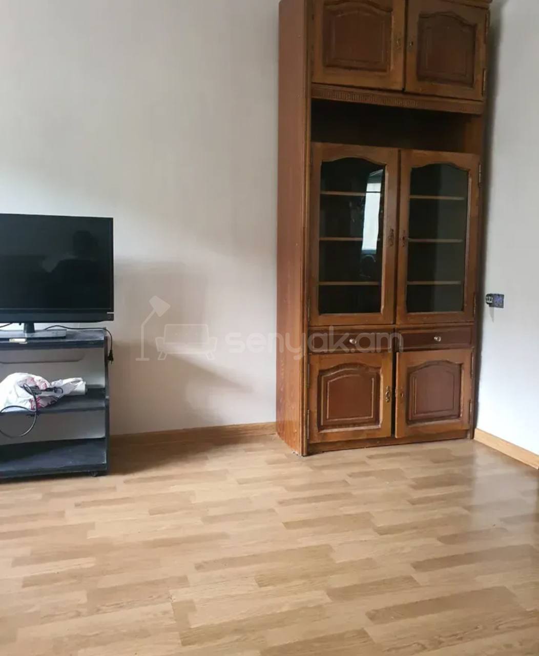 3 Սենյականոց Բնակարան Քարե Շենքում, 90քմ, 3/7 հարկ, Կոսմետիկ Վերանորոգված, Կահավորված