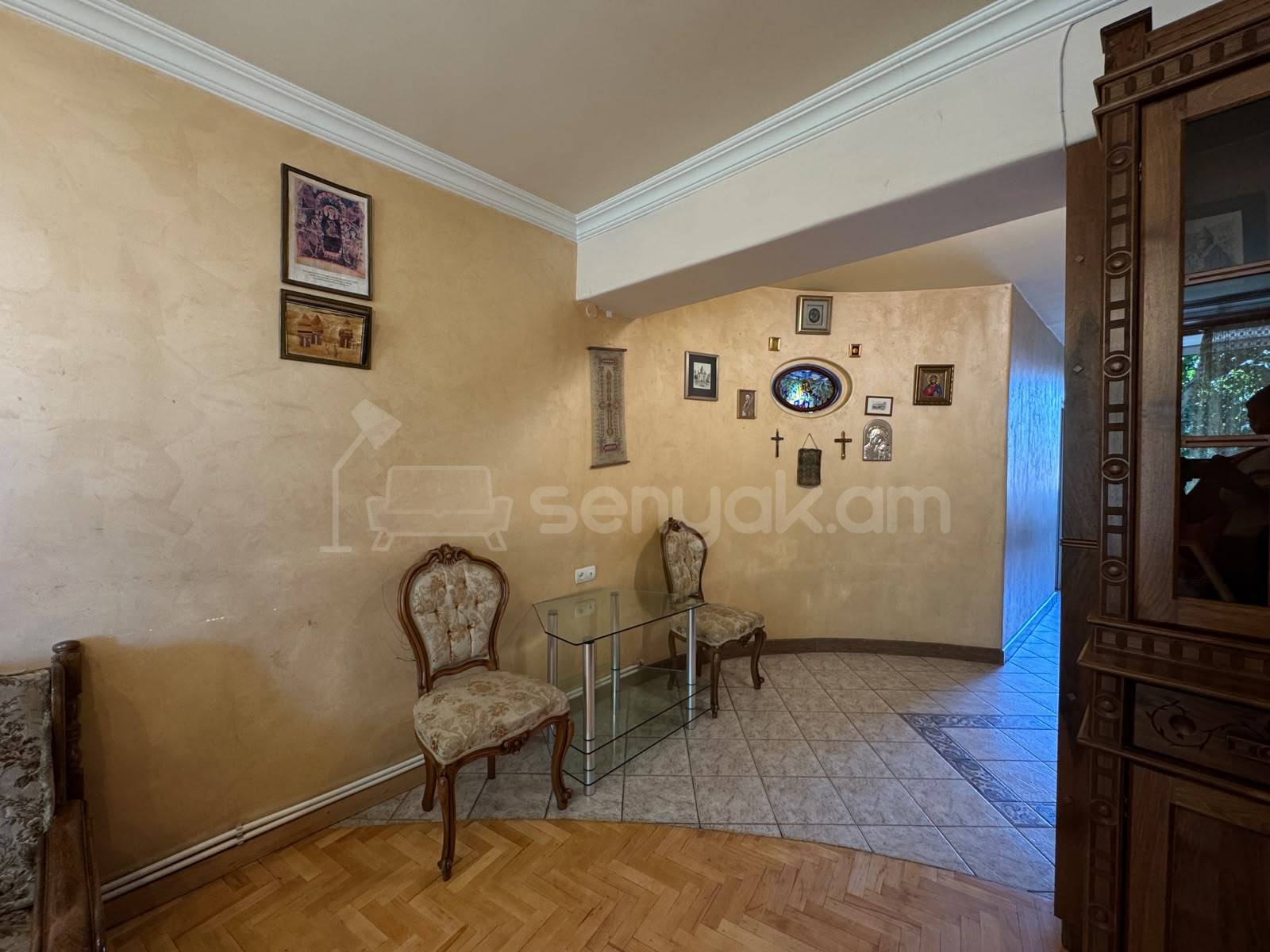 3 Սենյականոց Բնակարան Քարե Շենքում, 70քմ, 3/5 հարկ, Նորմալ Վիճակում