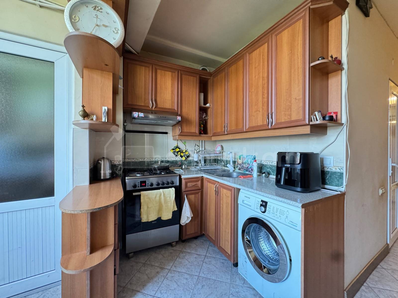 3 Սենյականոց Բնակարան Քարե Շենքում, 70քմ, 3/5 հարկ, Նորմալ Վիճակում