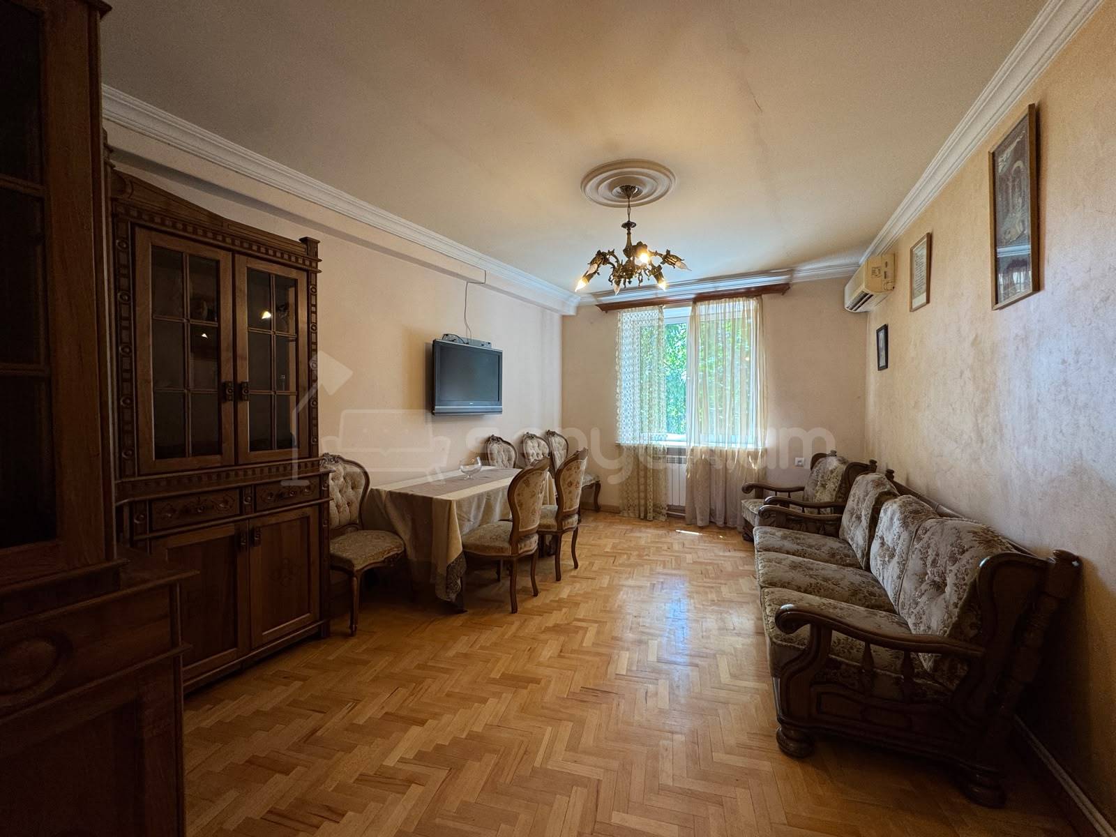 3 Սենյականոց Բնակարան Քարե Շենքում, 70քմ, 3/5 հարկ, Նորմալ Վիճակում