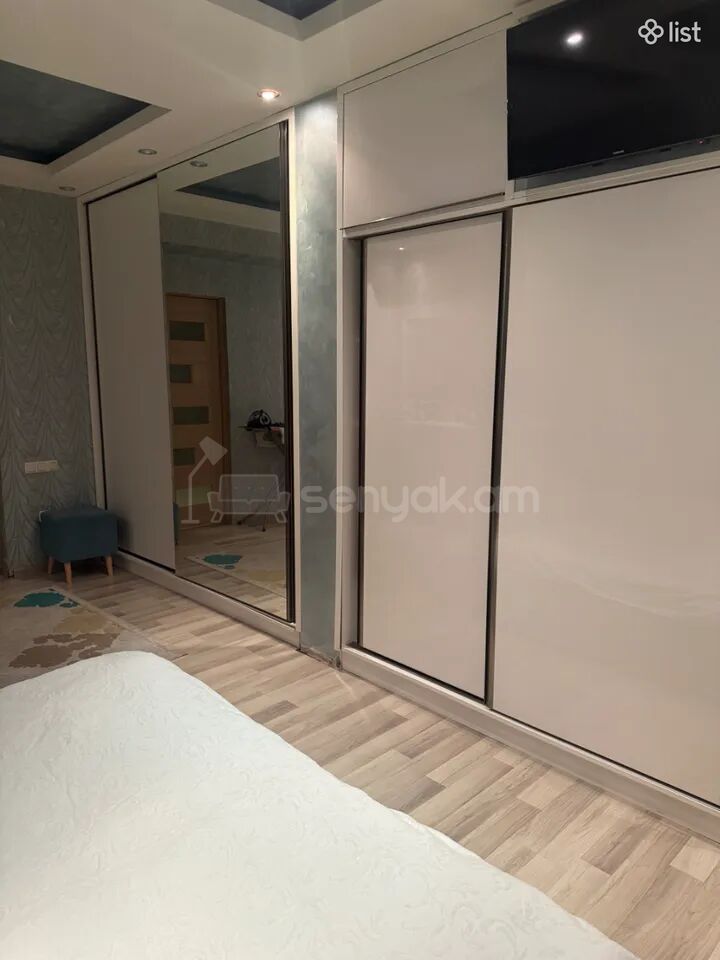 3 Սենյականոց Բնակարան Քարե Շենքում, 90քմ, 4/5 հարկ, Կապիտալ Վերանորոգված