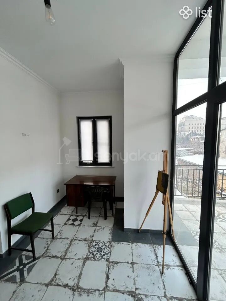 3 Սենյականոց Բնակարան Քարե Շենքում, 95քմ, 3/5 հարկ, Նորմալ Վիճակում