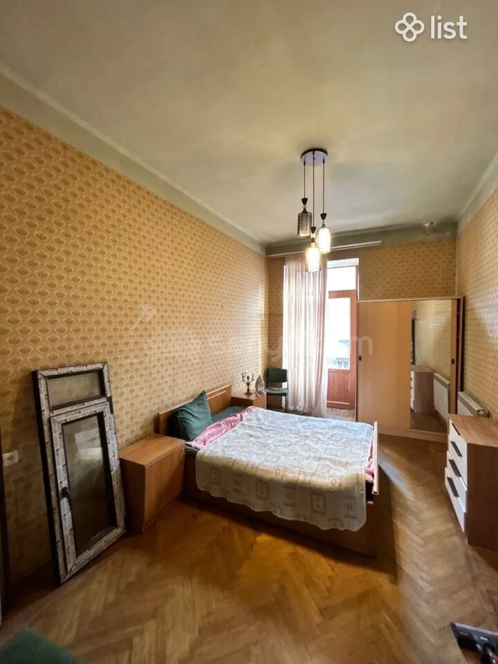 3 Սենյականոց Բնակարան Քարե Շենքում, 95քմ, 3/5 հարկ, Նորմալ Վիճակում