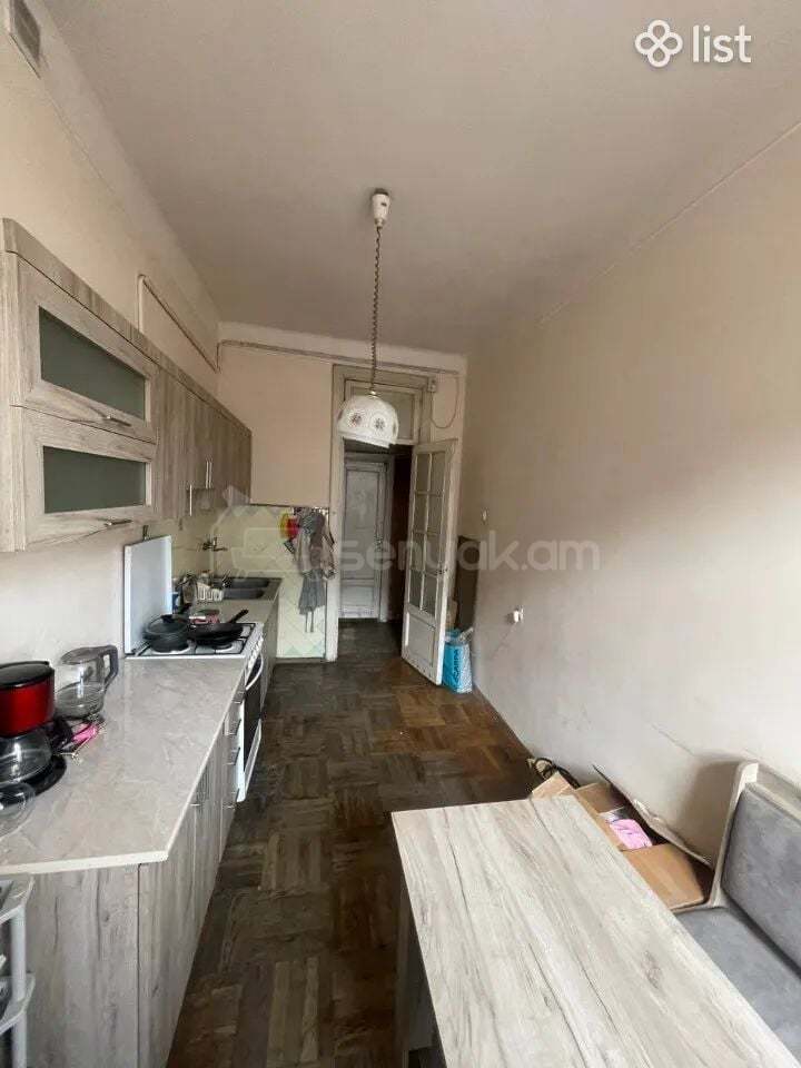 3 Սենյականոց Բնակարան Քարե Շենքում, 95քմ, 3/5 հարկ, Նորմալ Վիճակում