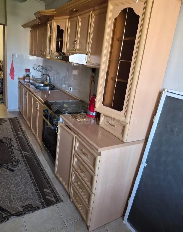 3 Սենյականոց Բնակարան Քարե Շենքում, 85քմ, 3/5 հարկ, Նորմալ Վիճակում, Կահավորված