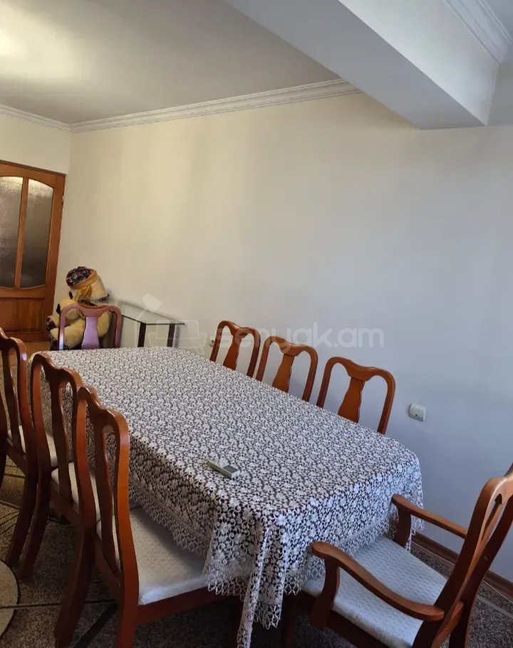3 Սենյականոց Բնակարան Քարե Շենքում, 85քմ, 3/5 հարկ, Նորմալ Վիճակում, Կահավորված