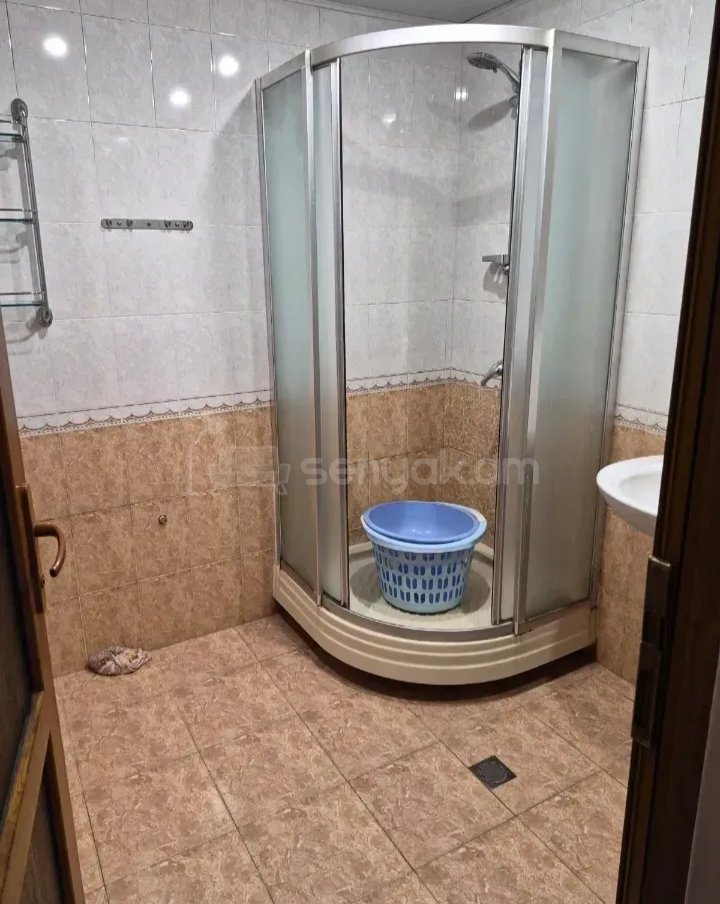 3 Սենյականոց Բնակարան Քարե Շենքում, 85քմ, 3/5 հարկ, Նորմալ Վիճակում, Կահավորված