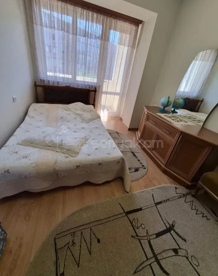 3 Սենյականոց Բնակարան Քարե Շենքում, 85քմ, 3/5 հարկ, Նորմալ Վիճակում, Կահավորված