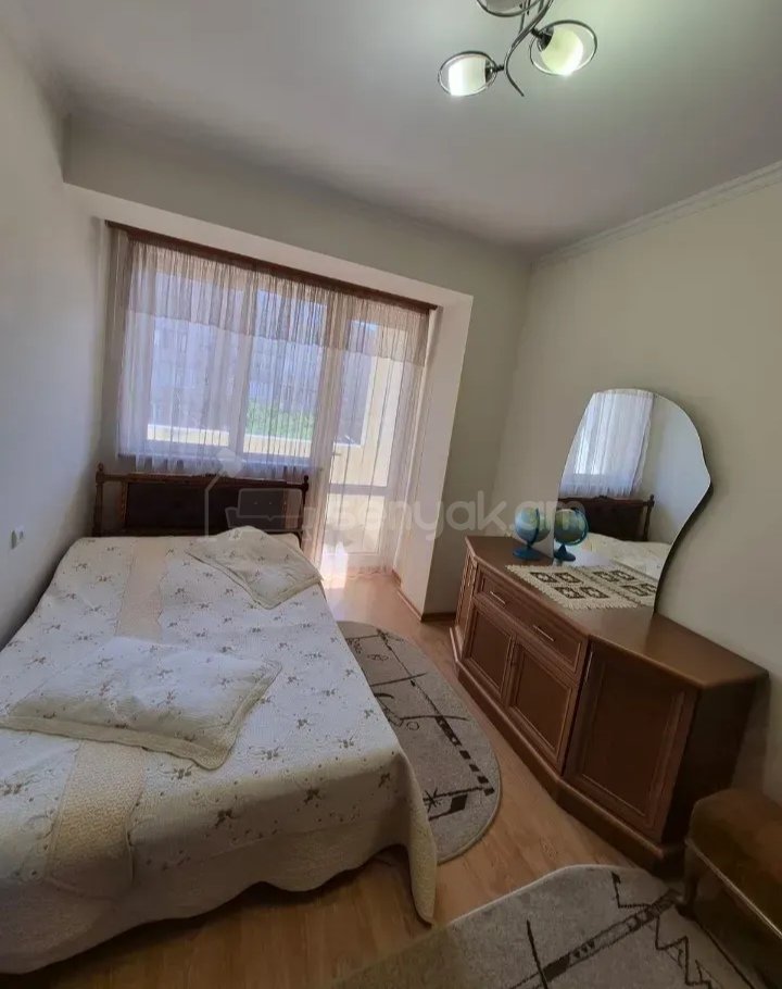 3 Սենյականոց Բնակարան Քարե Շենքում, 85քմ, 3/5 հարկ, Նորմալ Վիճակում, Կահավորված