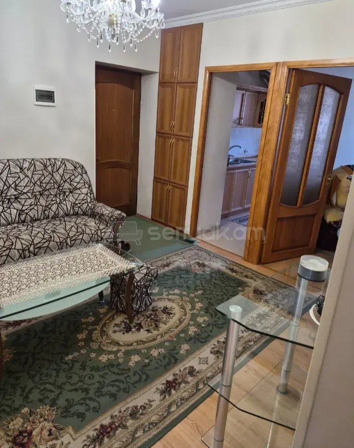 3 Սենյականոց Բնակարան Քարե Շենքում, 85քմ, 3/5 հարկ, Նորմալ Վիճակում, Կահավորված