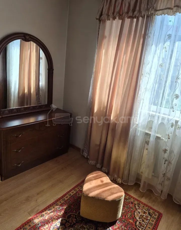 3 Սենյականոց Բնակարան Քարե Շենքում, 85քմ, 3/5 հարկ, Նորմալ Վիճակում, Կահավորված