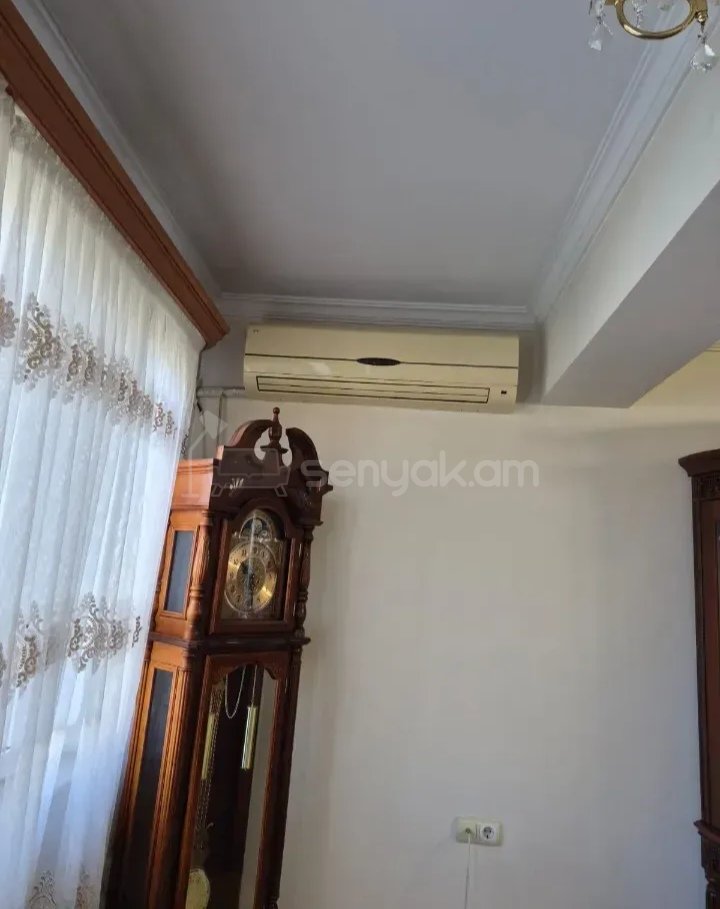3 Սենյականոց Բնակարան Քարե Շենքում, 85քմ, 3/5 հարկ, Նորմալ Վիճակում, Կահավորված