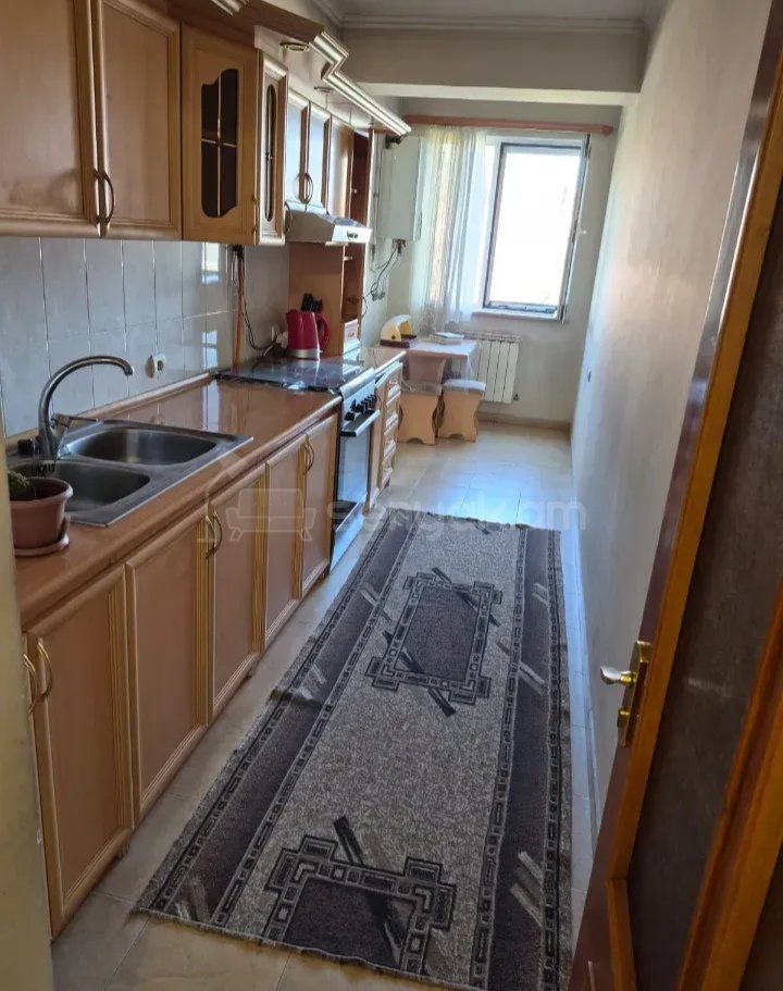 3 Սենյականոց Բնակարան Քարե Շենքում, 85քմ, 3/5 հարկ, Նորմալ Վիճակում, Կահավորված
