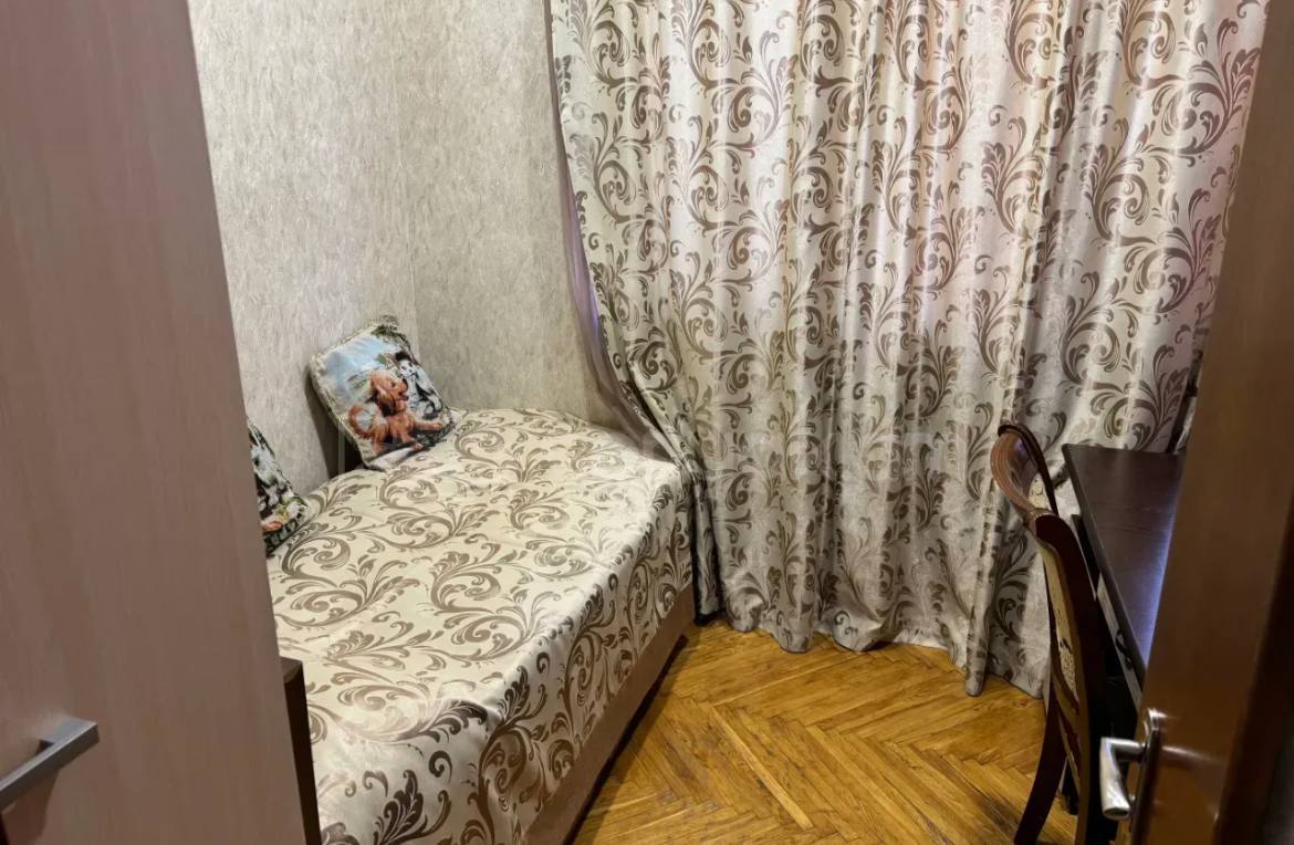 3 Սենյականոց Բնակարան Քարե Շենքում, 57քմ, 5/5 հարկ, Կապիտալ Վերանորոգված, Կահավորված