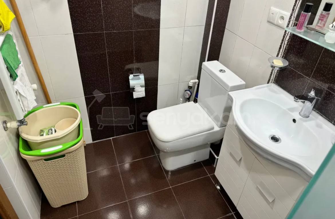 3 Սենյականոց Բնակարան Քարե Շենքում, 57քմ, 5/5 հարկ, Կապիտալ Վերանորոգված, Կահավորված