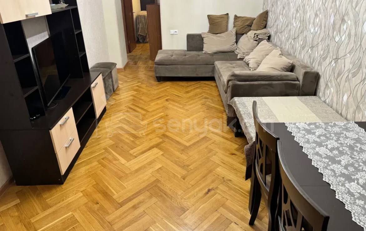 3 Սենյականոց Բնակարան Քարե Շենքում, 57քմ, 5/5 հարկ, Կապիտալ Վերանորոգված, Կահավորված
