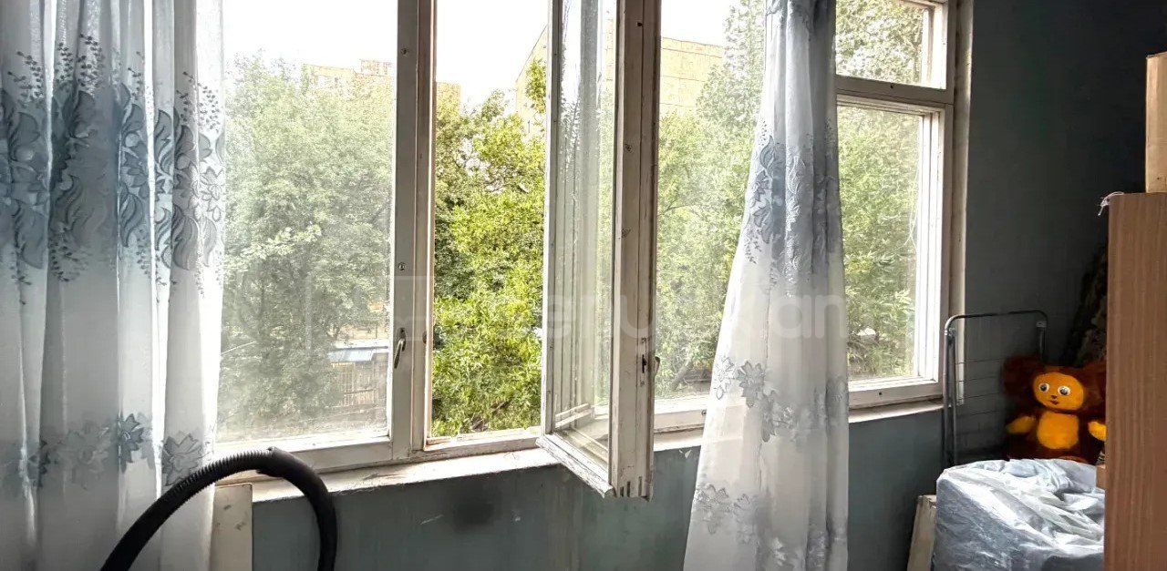3 Սենյականոց Բնակարան Քարե Շենքում, 76քմ, 3/5 հարկ, Պետական Վիճակում