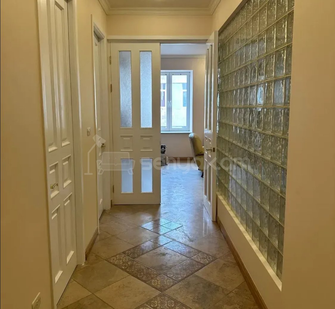 3 Սենյականոց Բնակարան Քարե Շենքում, 107քմ, 3/4 հարկ, Կապիտալ Վերանորոգված