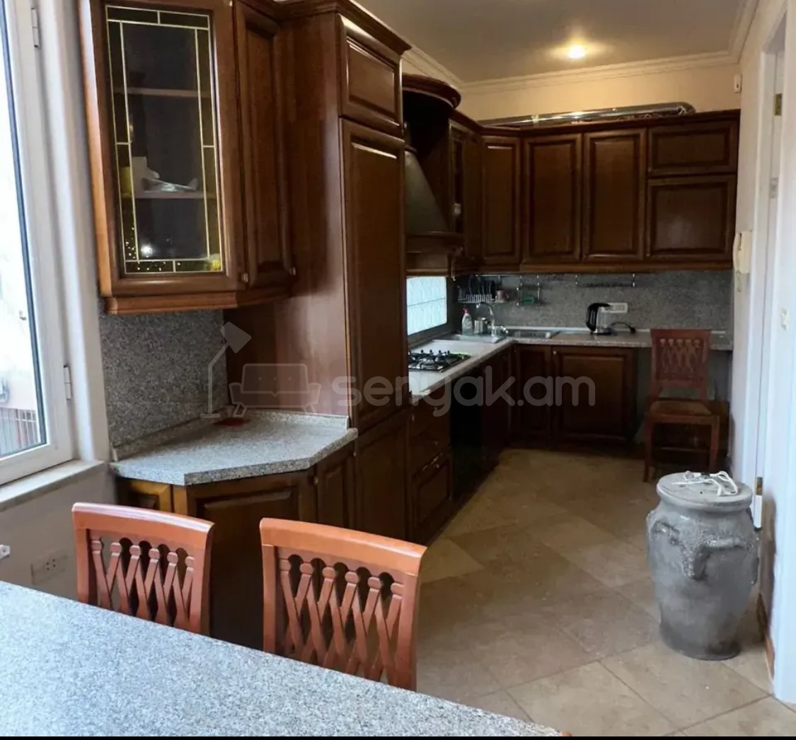 3 Սենյականոց Բնակարան Քարե Շենքում, 107քմ, 3/4 հարկ, Կապիտալ Վերանորոգված
