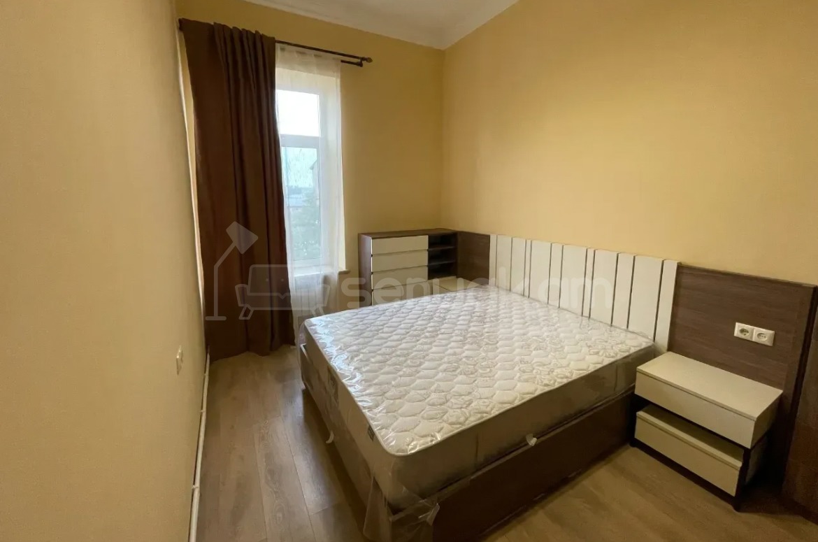 2 Սենյականոց Բնակարան Քարե Շենքում, 46քմ, 4/4 հարկ, Կապիտալ Վերանորոգված, Կահավորված