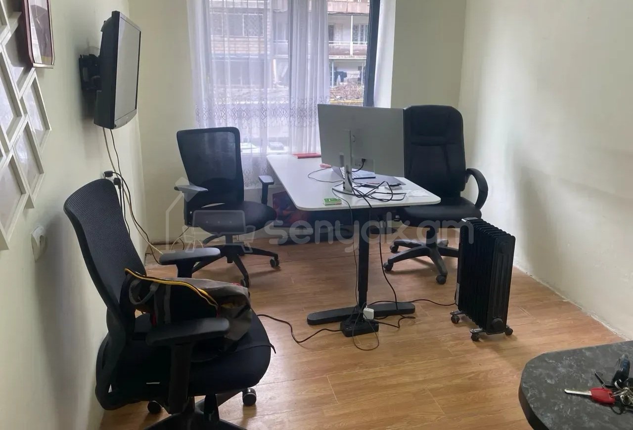 1 Սենյականոց Բնակարան Քարե Շենքում, 14քմ, 2/4 հարկ, Դիզայներական Վերանորոգված