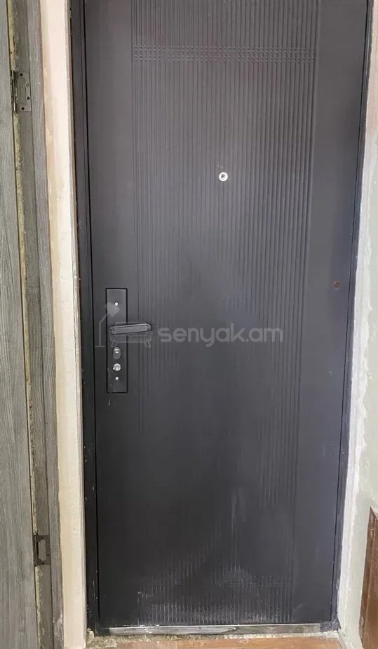 1 Սենյականոց Բնակարան Քարե Շենքում, 14քմ, 2/4 հարկ, Դիզայներական Վերանորոգված